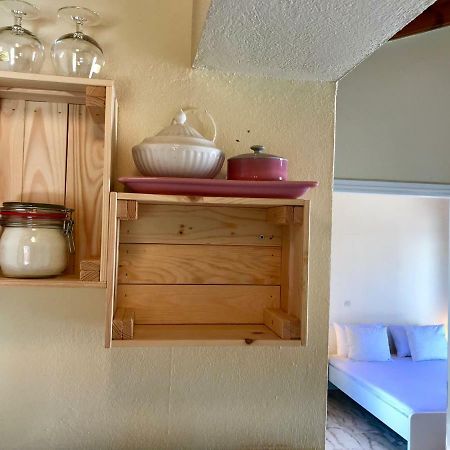 Wooden Ceiling Apartment - Close To City Center Kanali  Ngoại thất bức ảnh