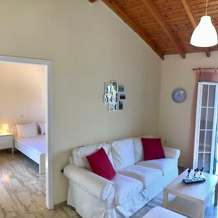 Wooden Ceiling Apartment - Close To City Center Kanali  Ngoại thất bức ảnh