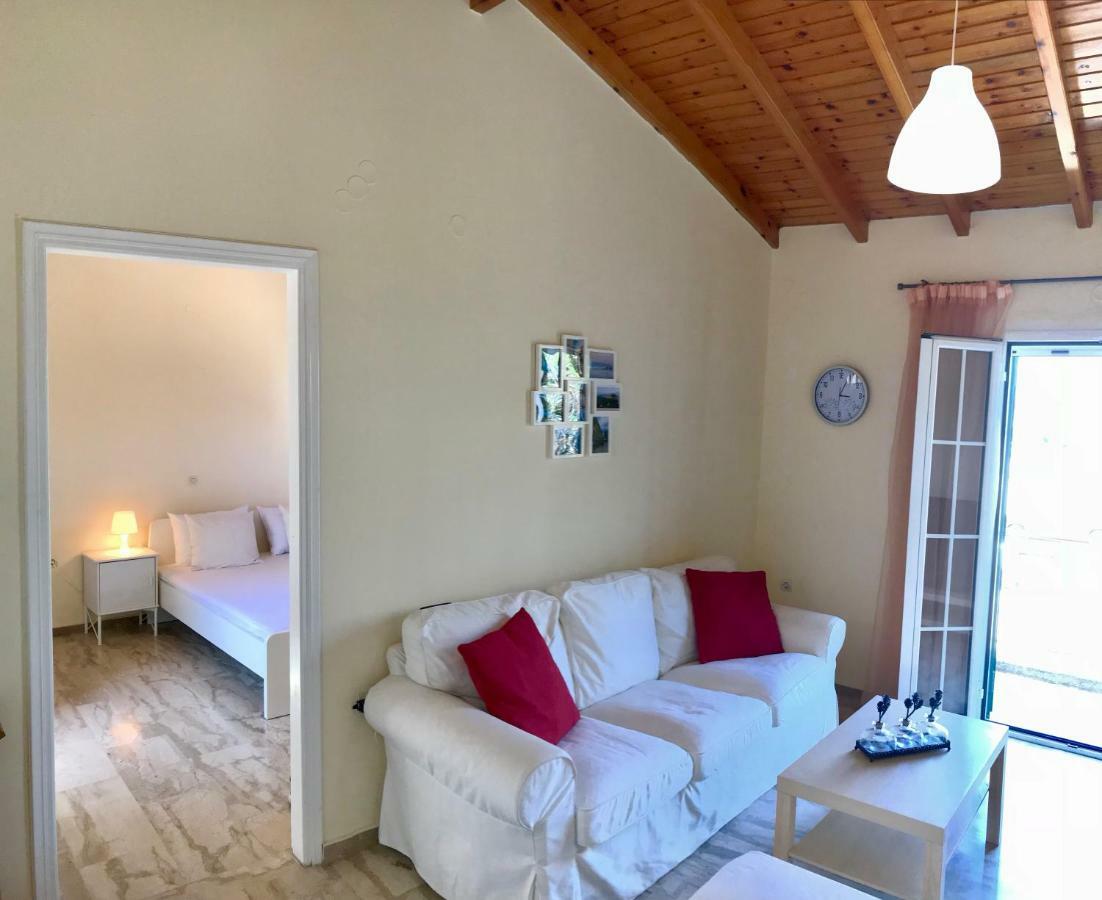 Wooden Ceiling Apartment - Close To City Center Kanali  Ngoại thất bức ảnh